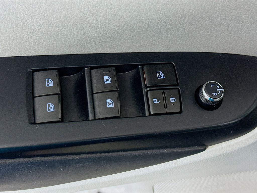 Thumbnail: 2019 Toyota Highlander - 18