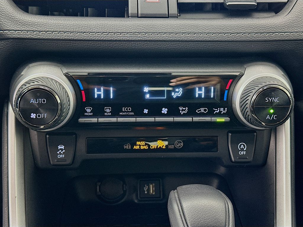 Thumbnail: 2025 Toyota RAV4 - 15