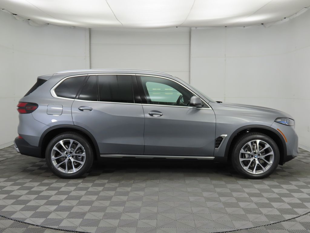 Used 2026 Gray BMW sDrive40i image 4