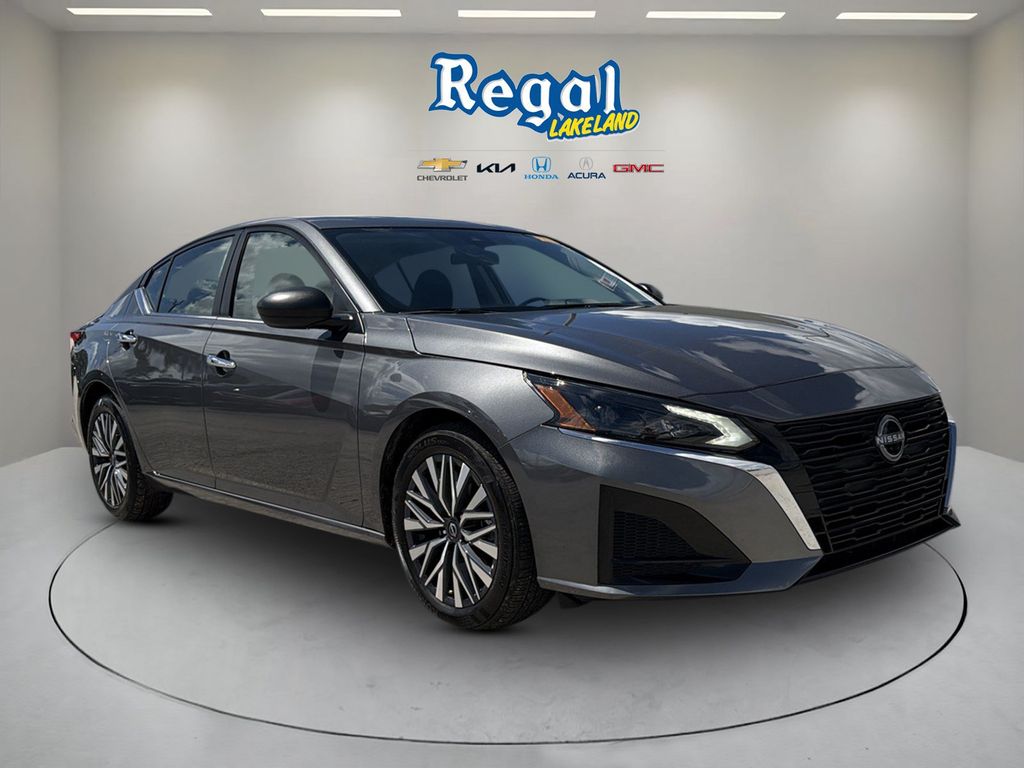 Gray (Gun Metallic) 2025 Nissan Altima Sedan Front-Wheel Drive Continuously Variable Transmission