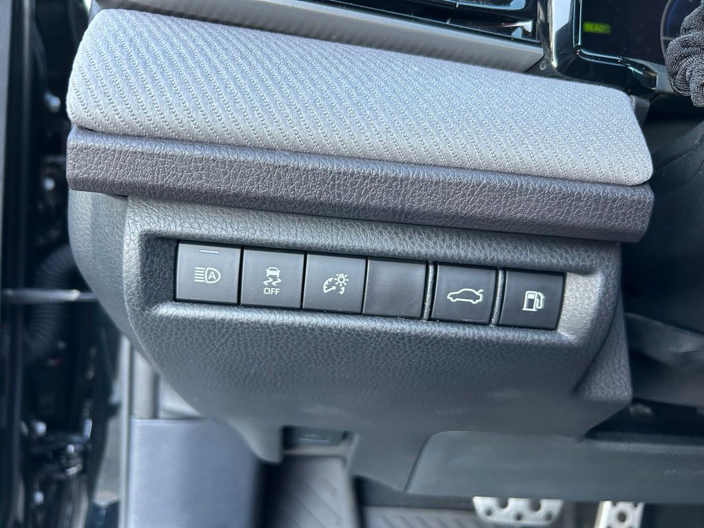 Thumbnail: 2025 Toyota Camry - 18