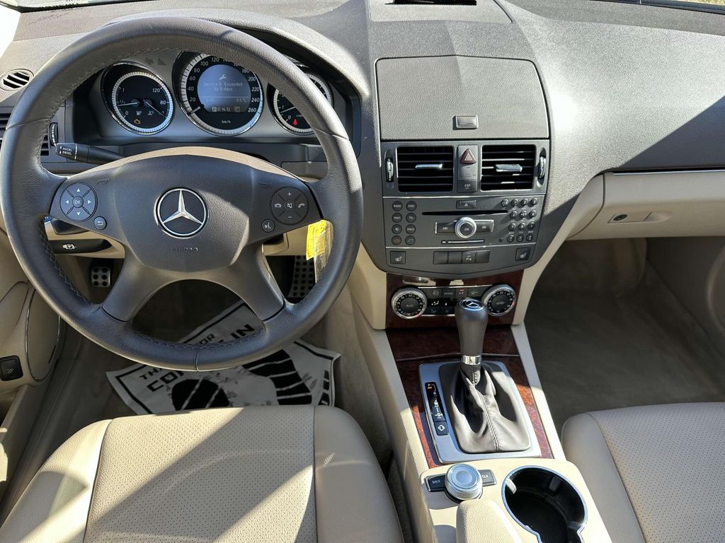 2010 Mercedes-Benz C-Class C 300 8