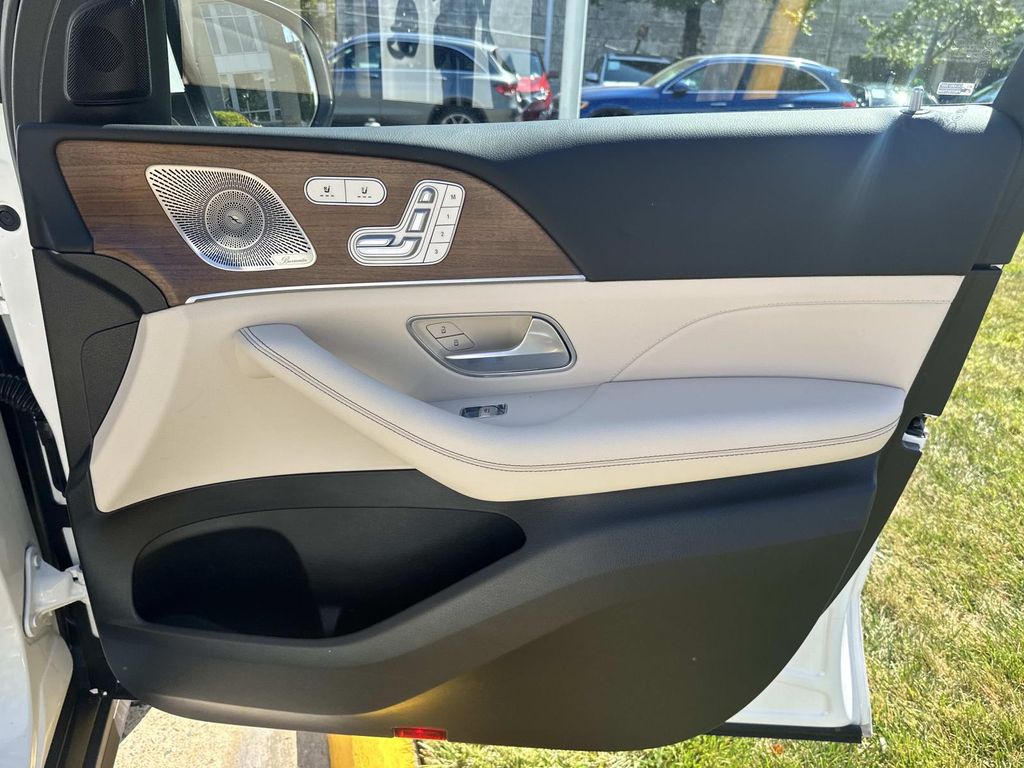 Thumbnail: 2024 Mercedes-Benz GLS - 19