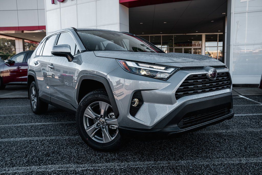 2025 Toyota RAV4 XLE FWD