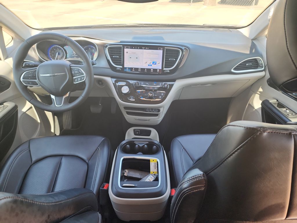 2024 Chrysler Pacifica Touring L photo