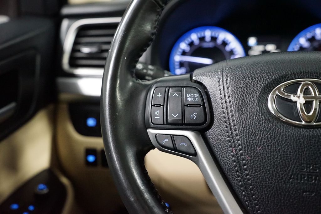 Thumbnail: 2019 Toyota Highlander - 14