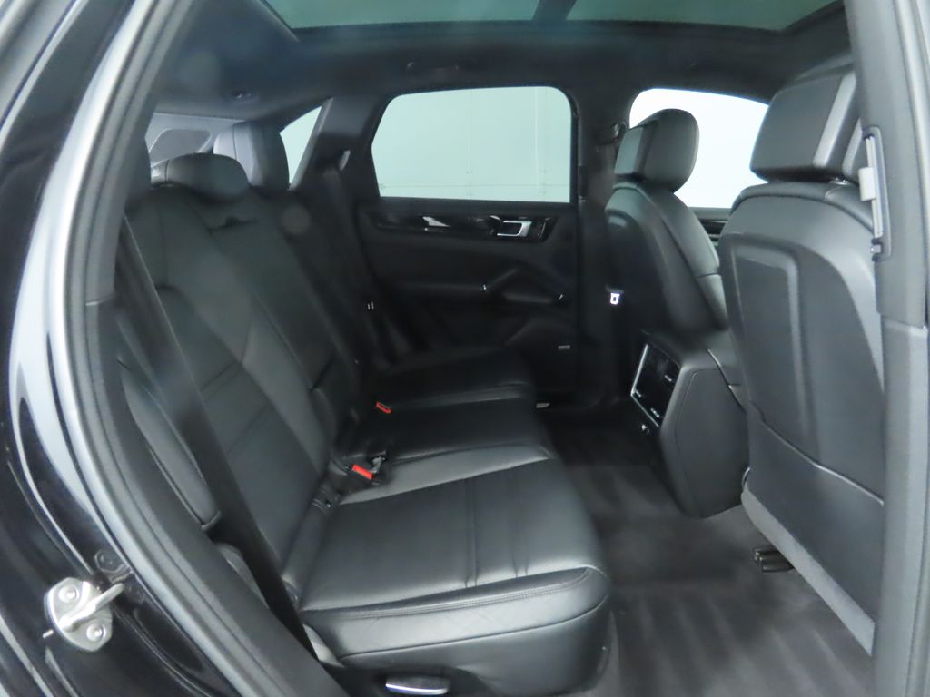 Thumbnail: 2019 Porsche Cayenne - 23