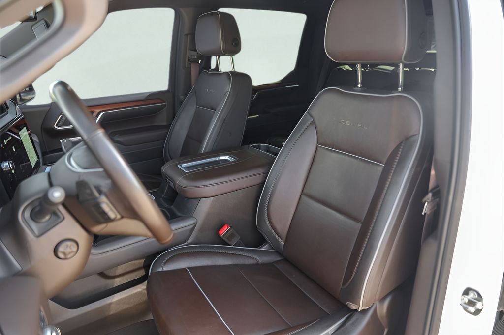 Used 2022 White GMC Denali image 10