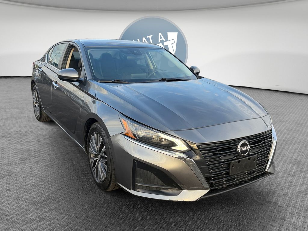 2023 Nissan Altima 2.5 SV FWD