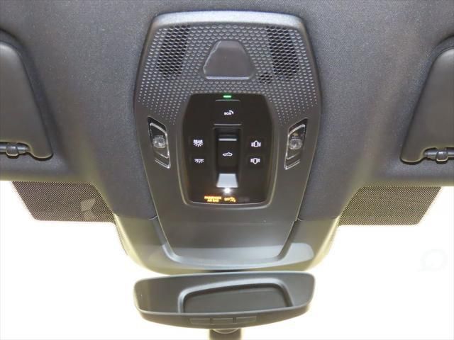 Thumbnail: 2025 Porsche Macan - 31