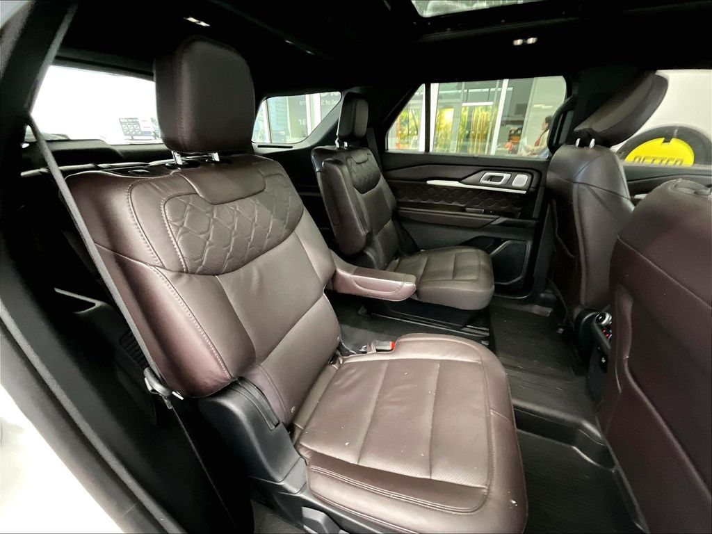 2025 Ford Explorer — photo 16