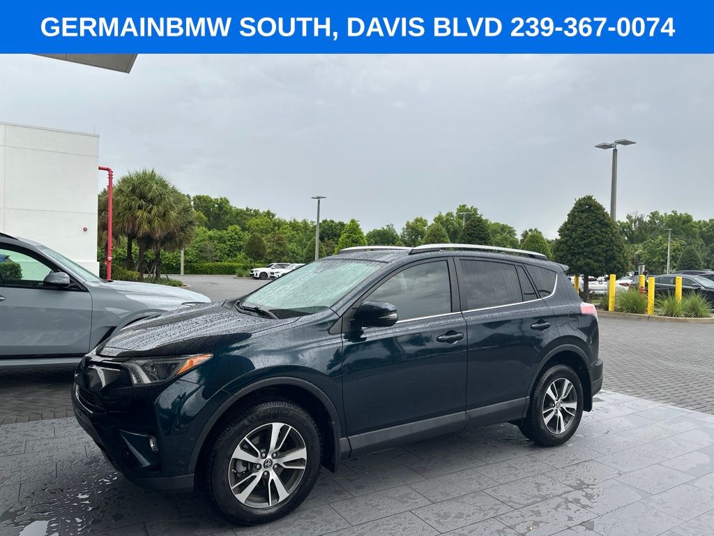 Used 2018 Blue Toyota XLE image 4