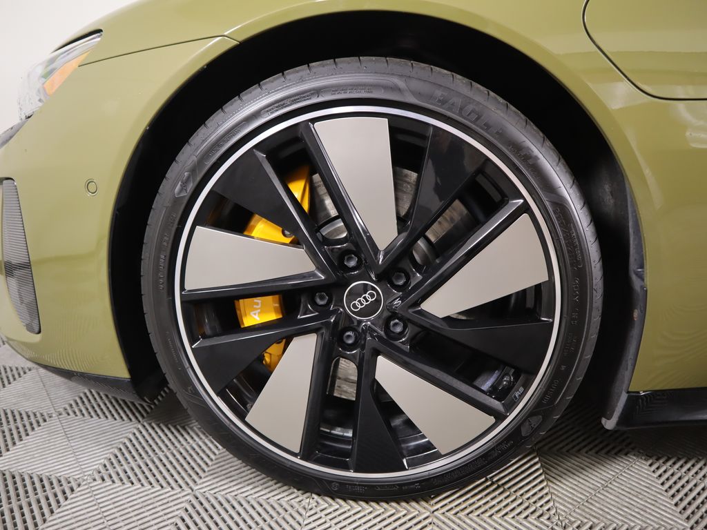 Thumbnail: 2022 Audi RS e-tron GT - 30