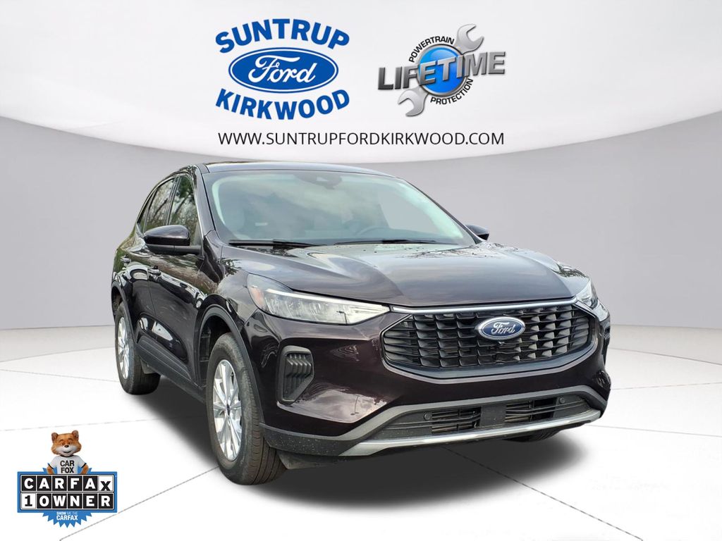 Cinnabar Red Metallic Premium Colorant 2023 Ford Escape Active AWD SUV / Crossover All-Wheel Drive 8-Speed Automatic