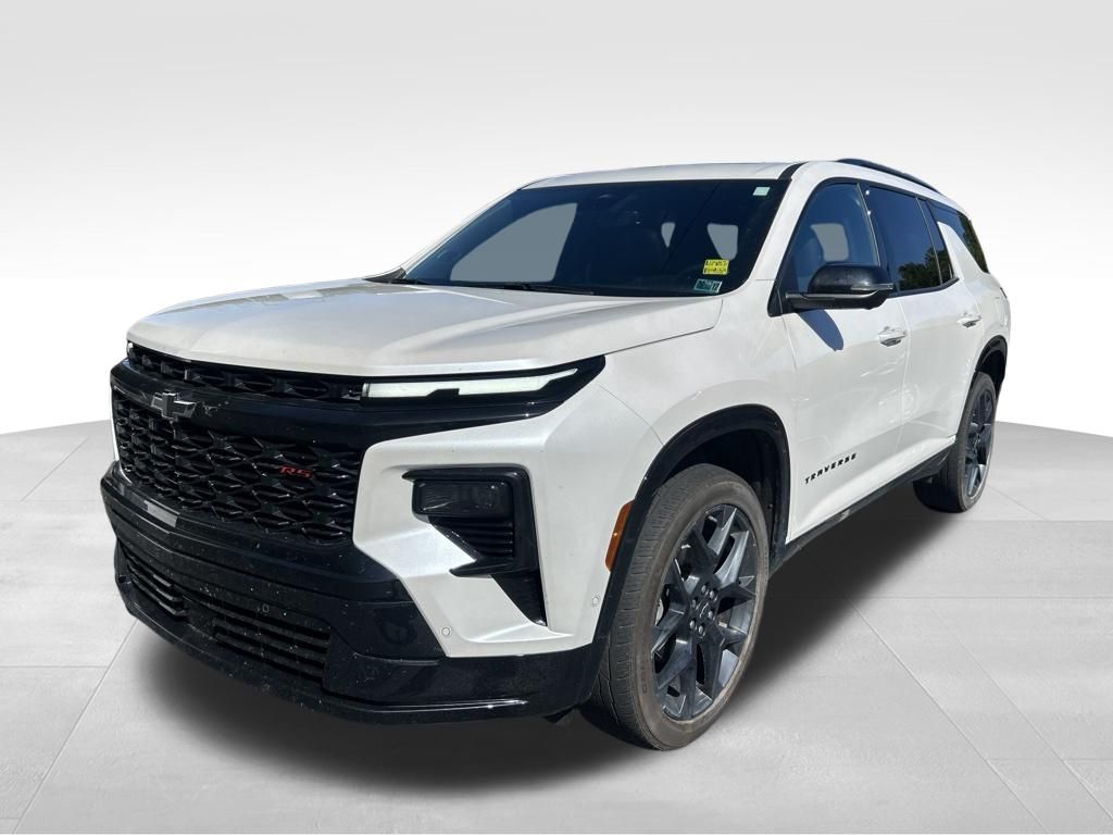White (Iridescent Pearl Tricoat) 2025 Chevrolet Traverse SUV / Crossover Four-Wheel Drive 8-Speed Automatic