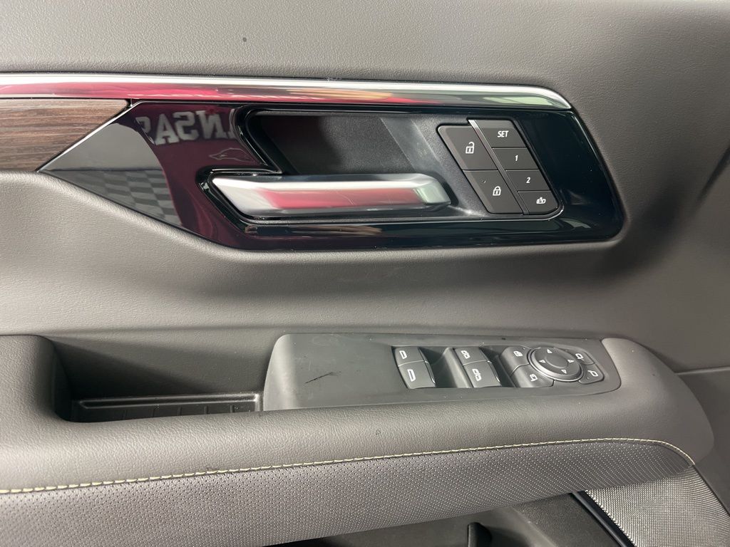 Thumbnail: 2026 Chevrolet Suburban - 26