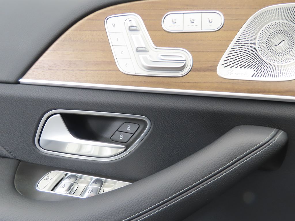 2025 Mercedes-Benz GLS 450 4MATIC 25