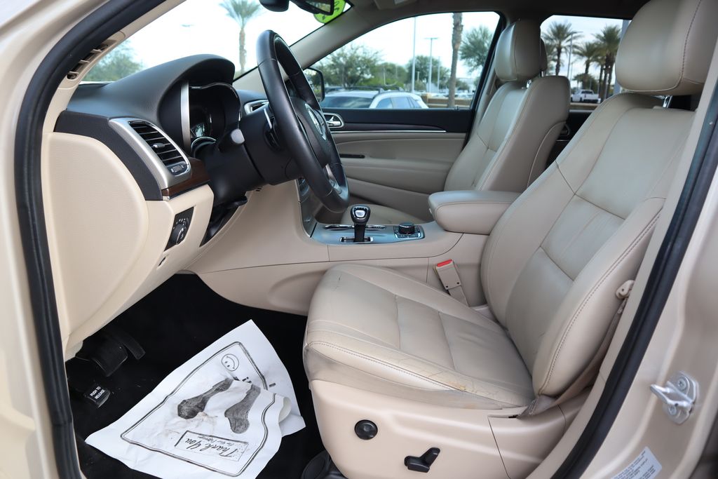 Thumbnail: 2015 Jeep Grand Cherokee - 18