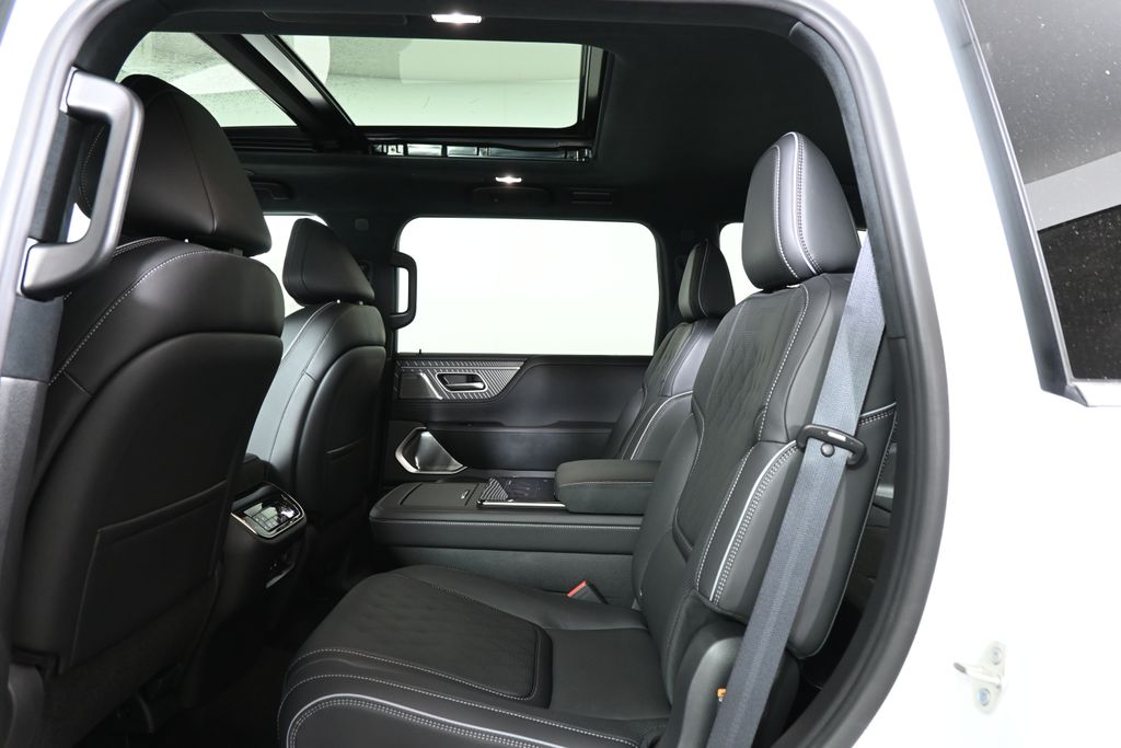 Thumbnail: 2026 INFINITI QX80 - 29