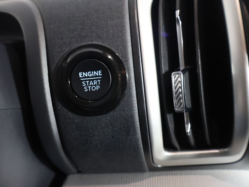 Used 2025 Silver Ford Active image 39