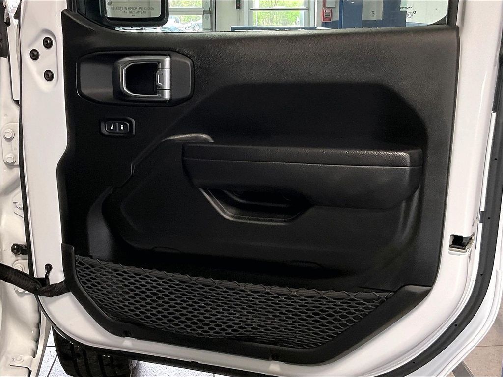 2024 Jeep Wrangler — photo 12