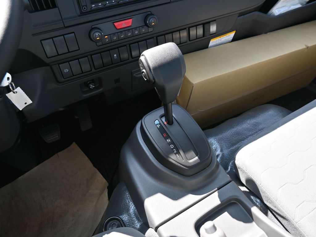 2025 Isuzu NPR XD 