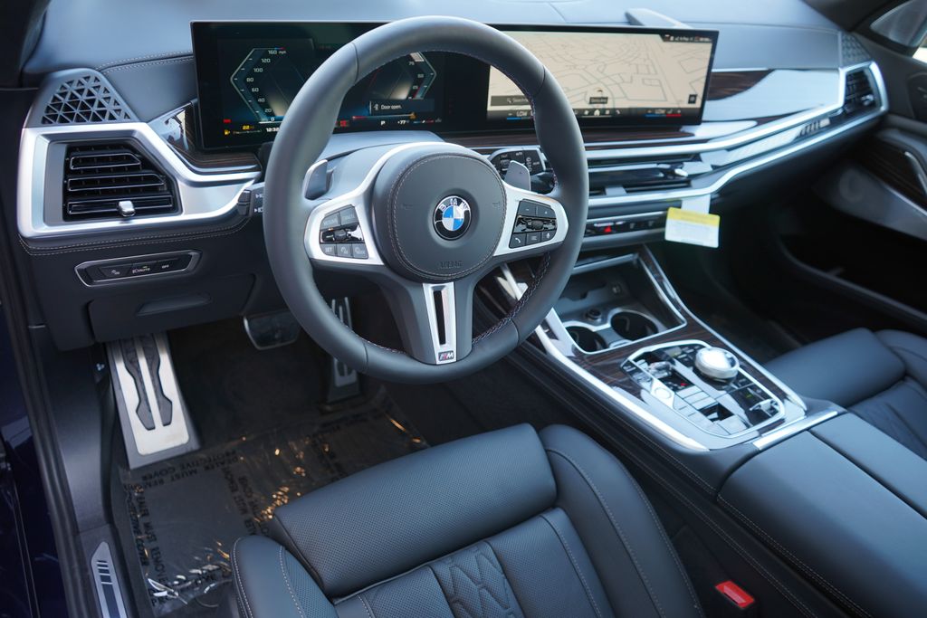 2025 BMW X7 M60i 13