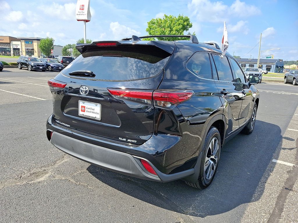 Thumbnail: 2022 Toyota Highlander - 6