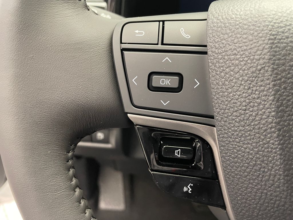 2025 Toyota Camry LE 22
