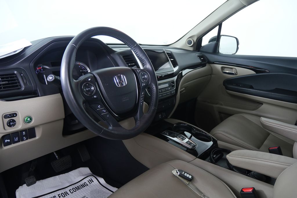 Thumbnail: 2017 Honda Pilot - 13