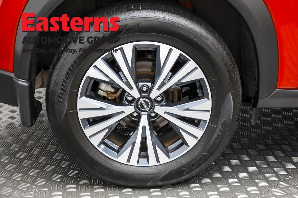 Used 2022 Red Nissan SV image 30