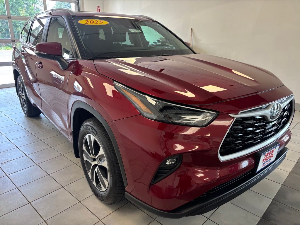 Used 2025 Toyota Highlander SUV