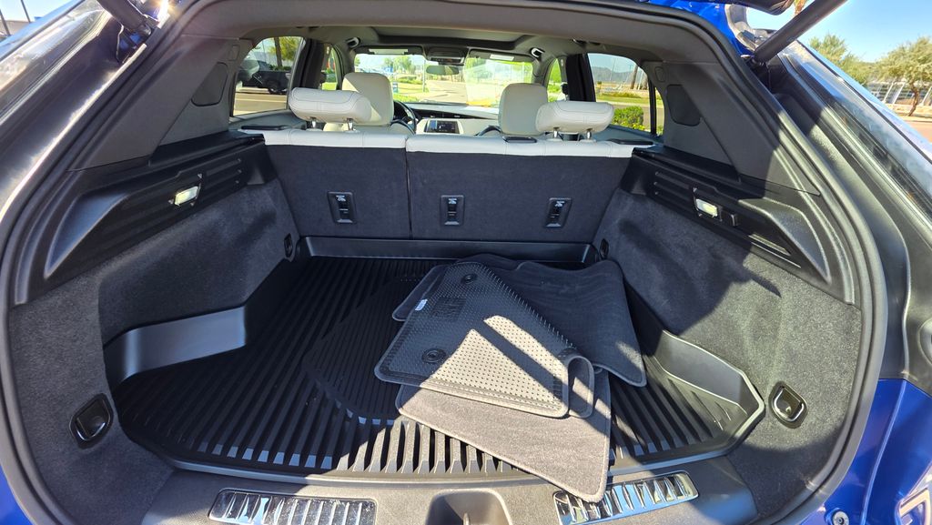 Thumbnail: 2021 Cadillac XT4 - 27
