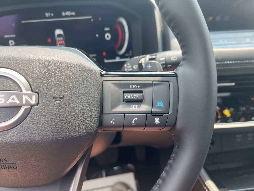 2025 Everest White Pearl/Super Black Nissan Rogue Platinum FWD SUV