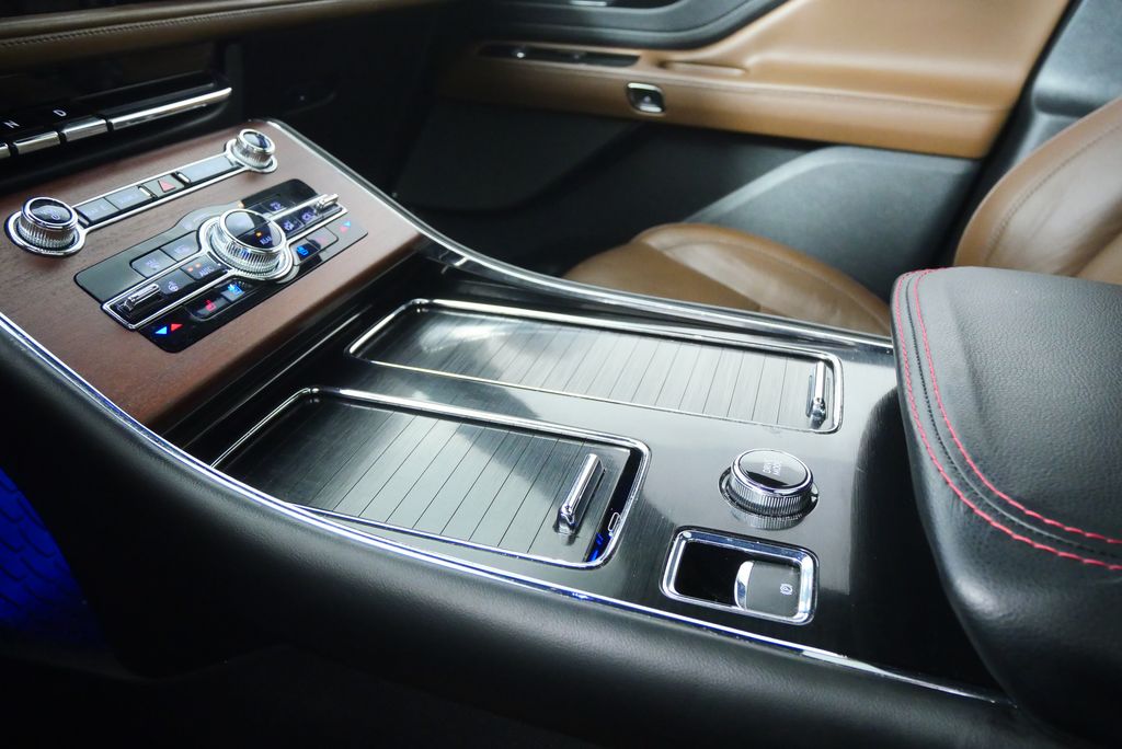 Thumbnail: 2022 Lincoln Aviator - 28