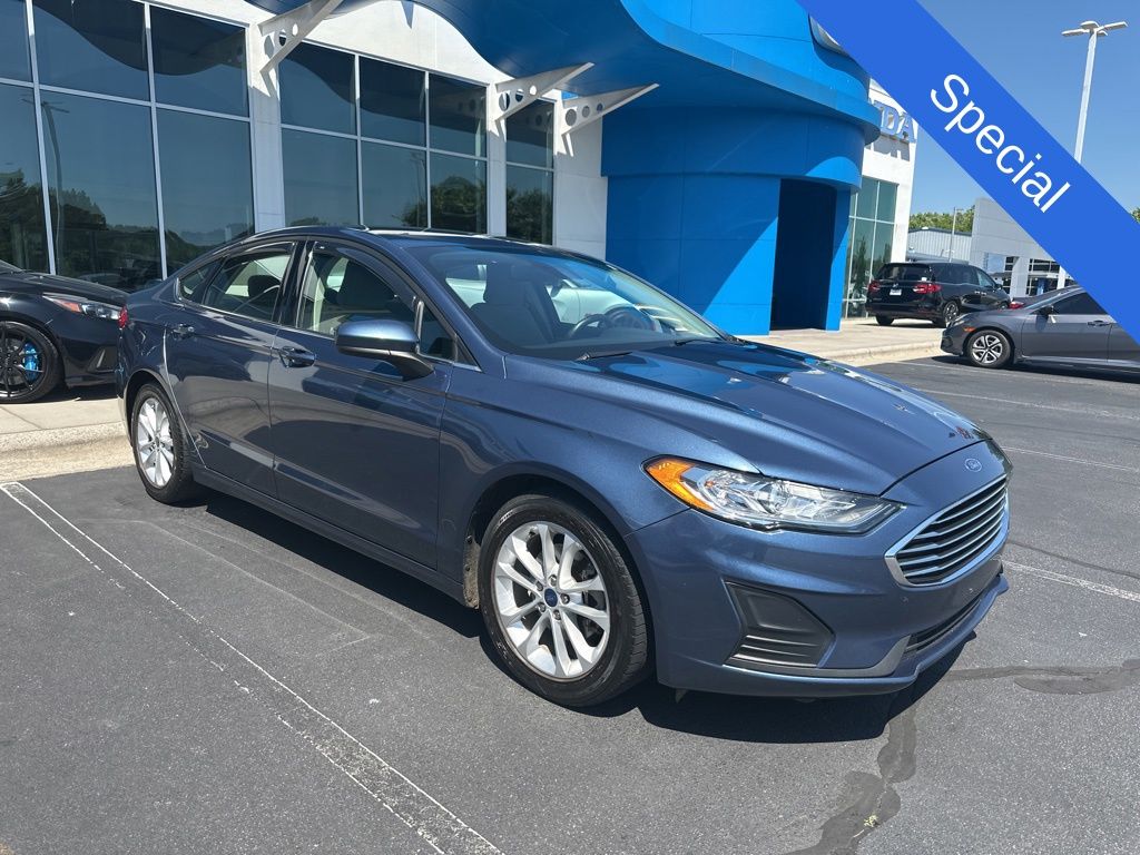 Blue 2019 Ford Fusion SE Sedan Front-Wheel Drive 6-Speed Automatic