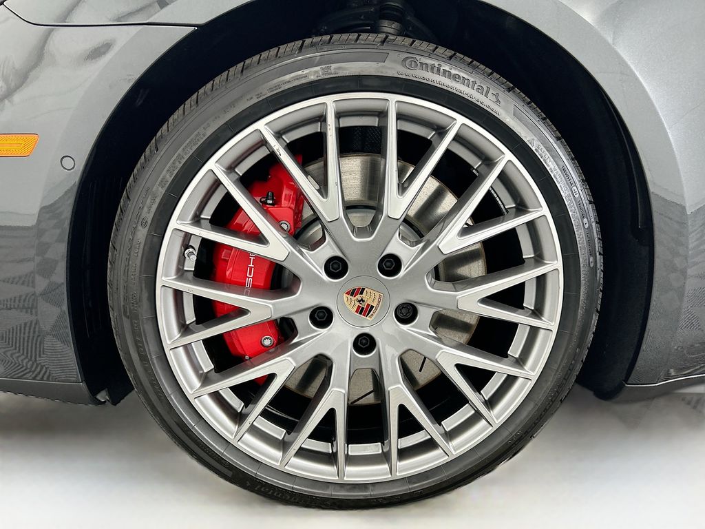 Thumbnail: 2026 Porsche Panamera - 31