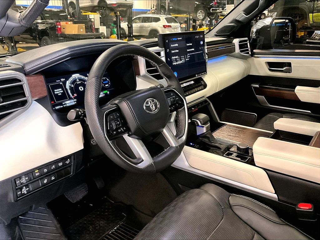 2024 Toyota Sequoia — photo 8