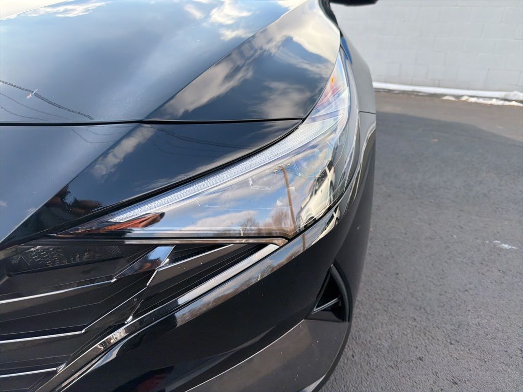 Thumbnail: 2023 Hyundai Elantra - 9