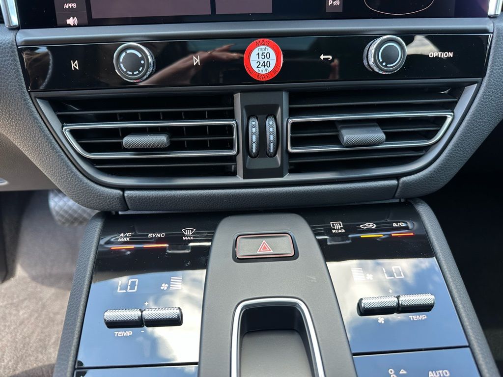 Thumbnail: 2026 Porsche Macan - 25