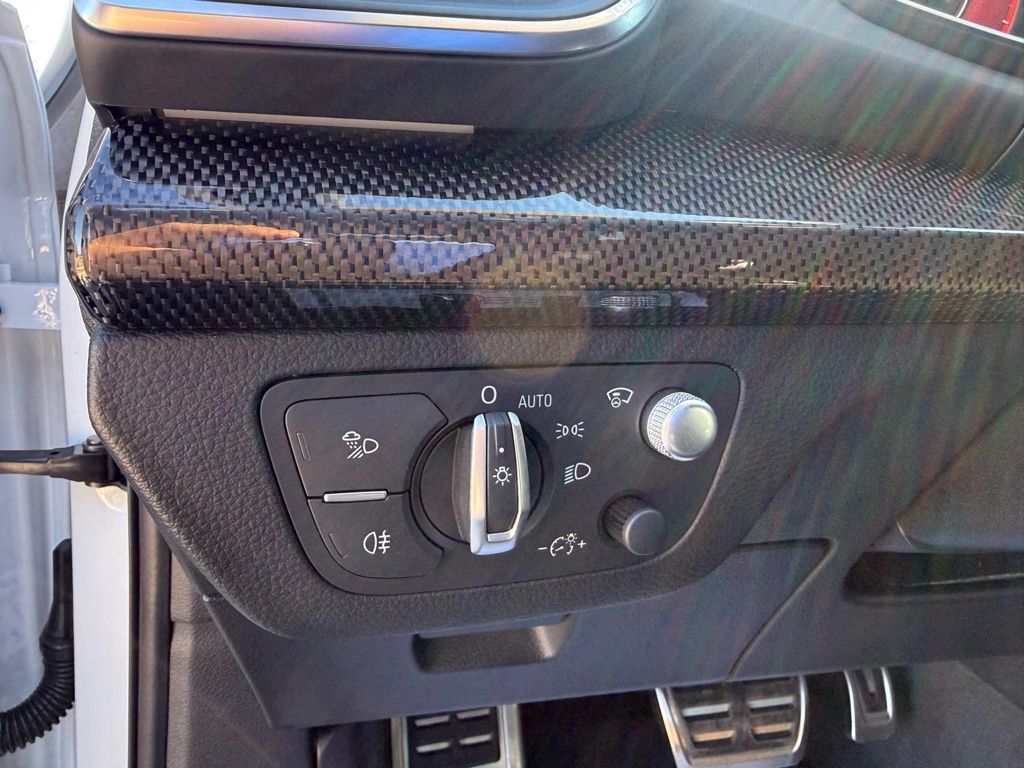 Thumbnail: 2019 Audi SQ5 - 11