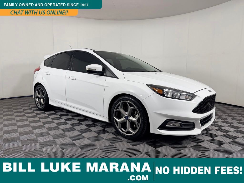 Oxford White 2017 Ford Focus ST Hatchback Front-Wheel Drive 6-Speed Manual