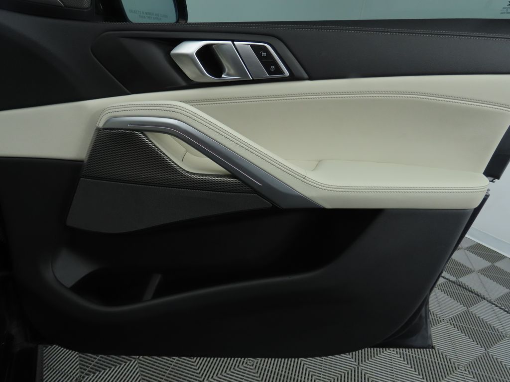 2022 BMW X6 M50i 26