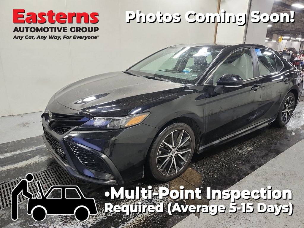 2023 Toyota Camry SE's photo
