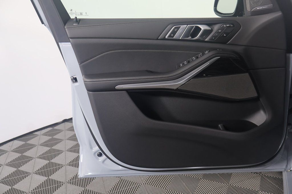 2026 BMW X7 xDrive40i 8