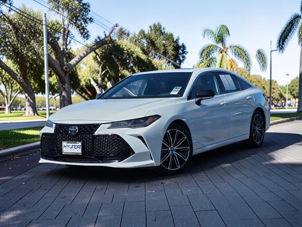 White (Wind Chill Pearl) 2019 Toyota Avalon Touring FWD Sedan Front-Wheel Drive 8-Speed Automatic