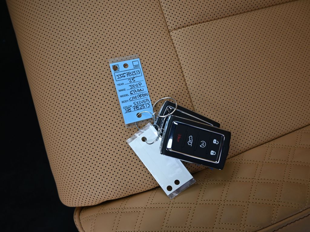 New 2025 Silver Zynith Jeep Summit image 17