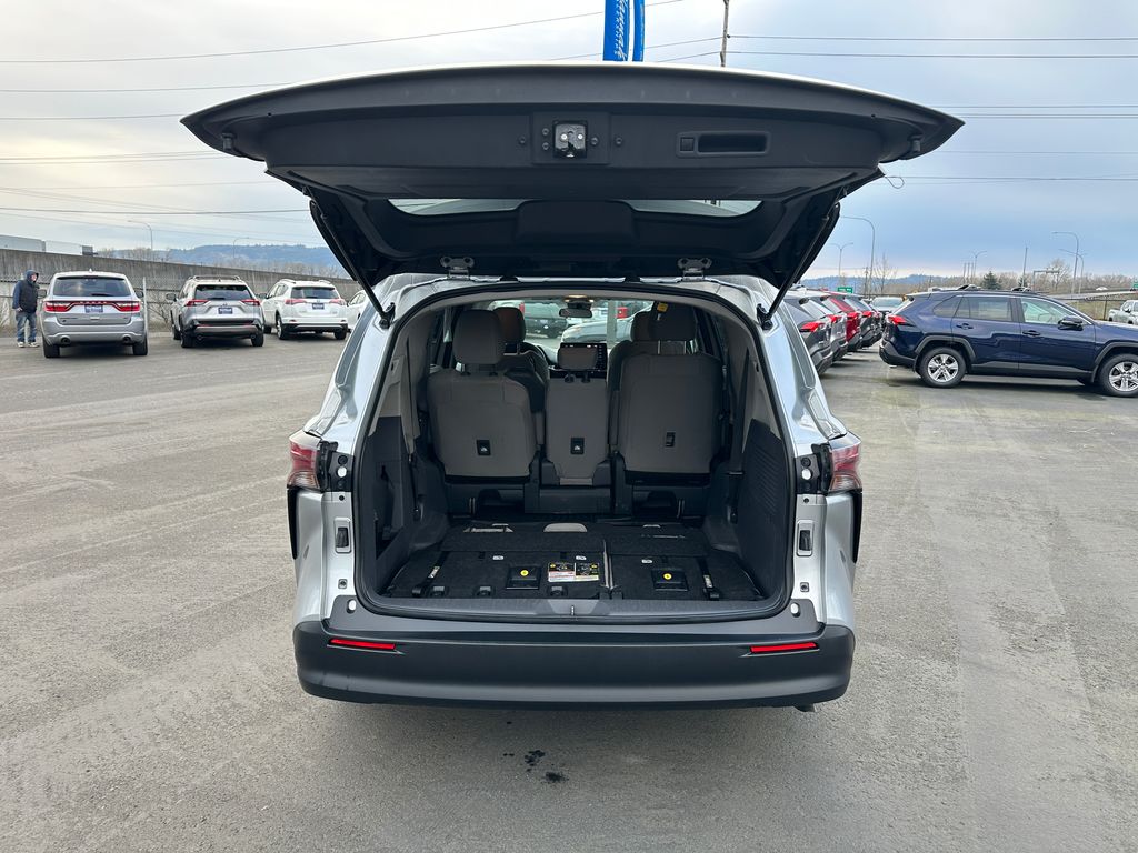 2024 Toyota Sienna LE