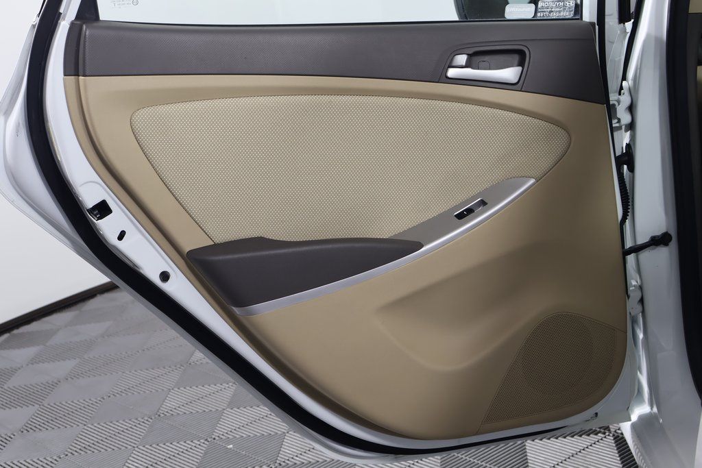 2013 Hyundai Accent GLS 13