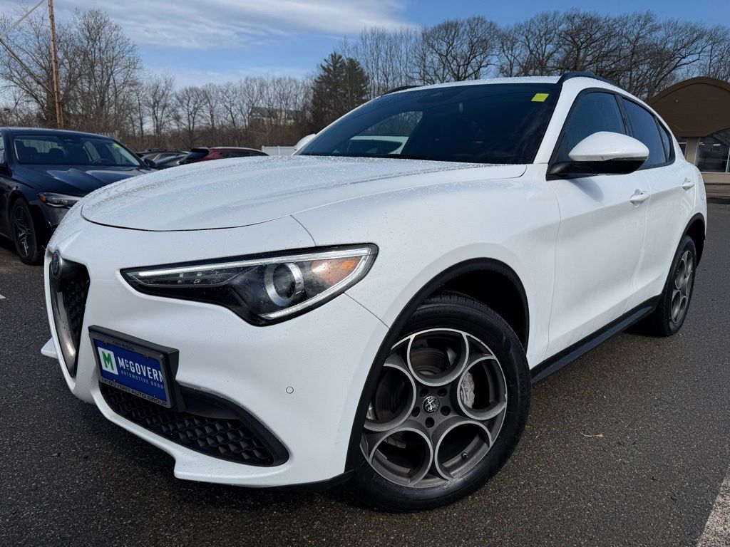 Alfa White 2022 Alfa Romeo Stelvio Sprint AWD SUV / Crossover All-Wheel Drive 8-Speed Automatic